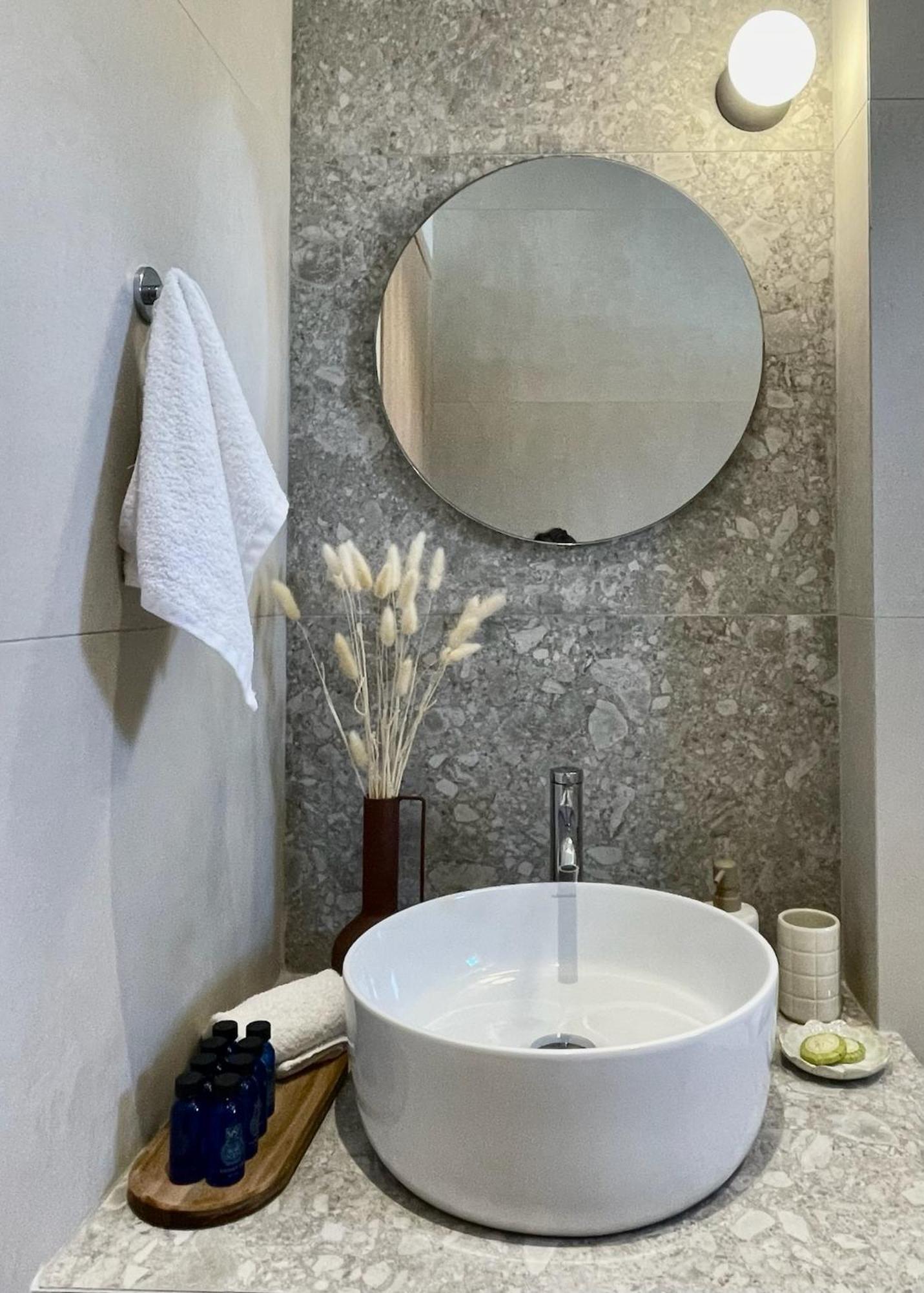 Staybridge Apartments, Mesongí Zewnętrze zdjęcie